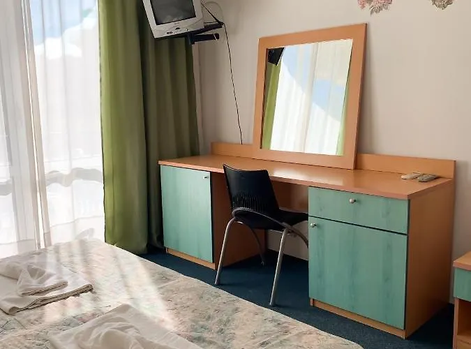 Mint Family מלון