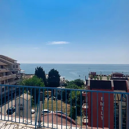 Отель Mint Family *